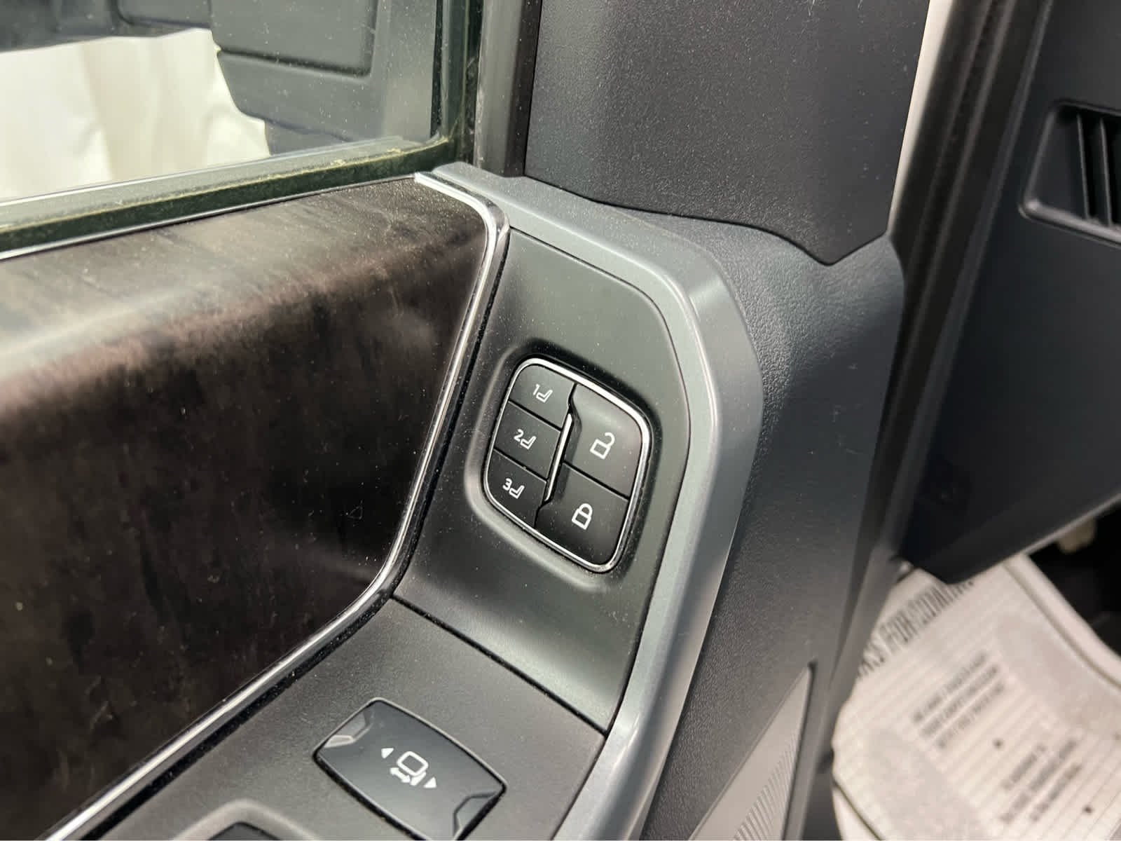 Used 2023 Star White Metallic Tri-Coat Ford LARIAT image 9