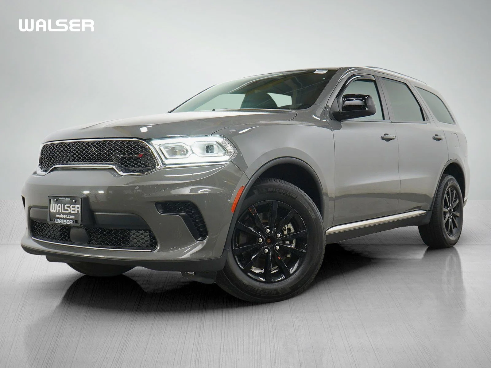 Used 2023 Destroyer Gray Clearcoat Dodge SXT image 1
