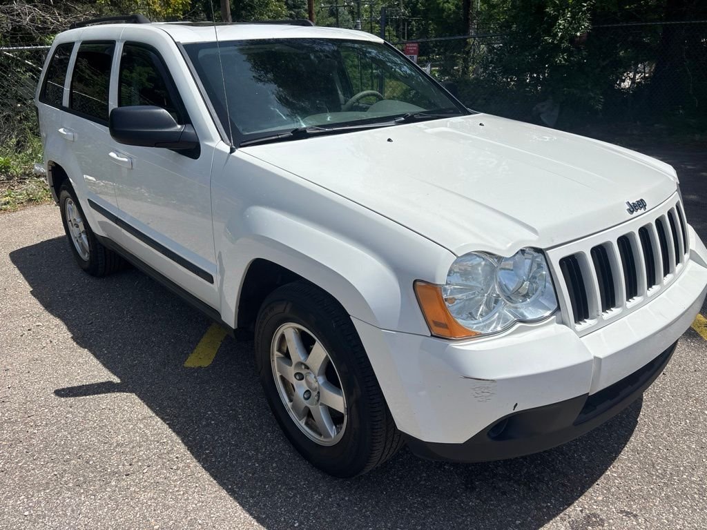 Used 2009 Stone White Jeep Laredo image 3
