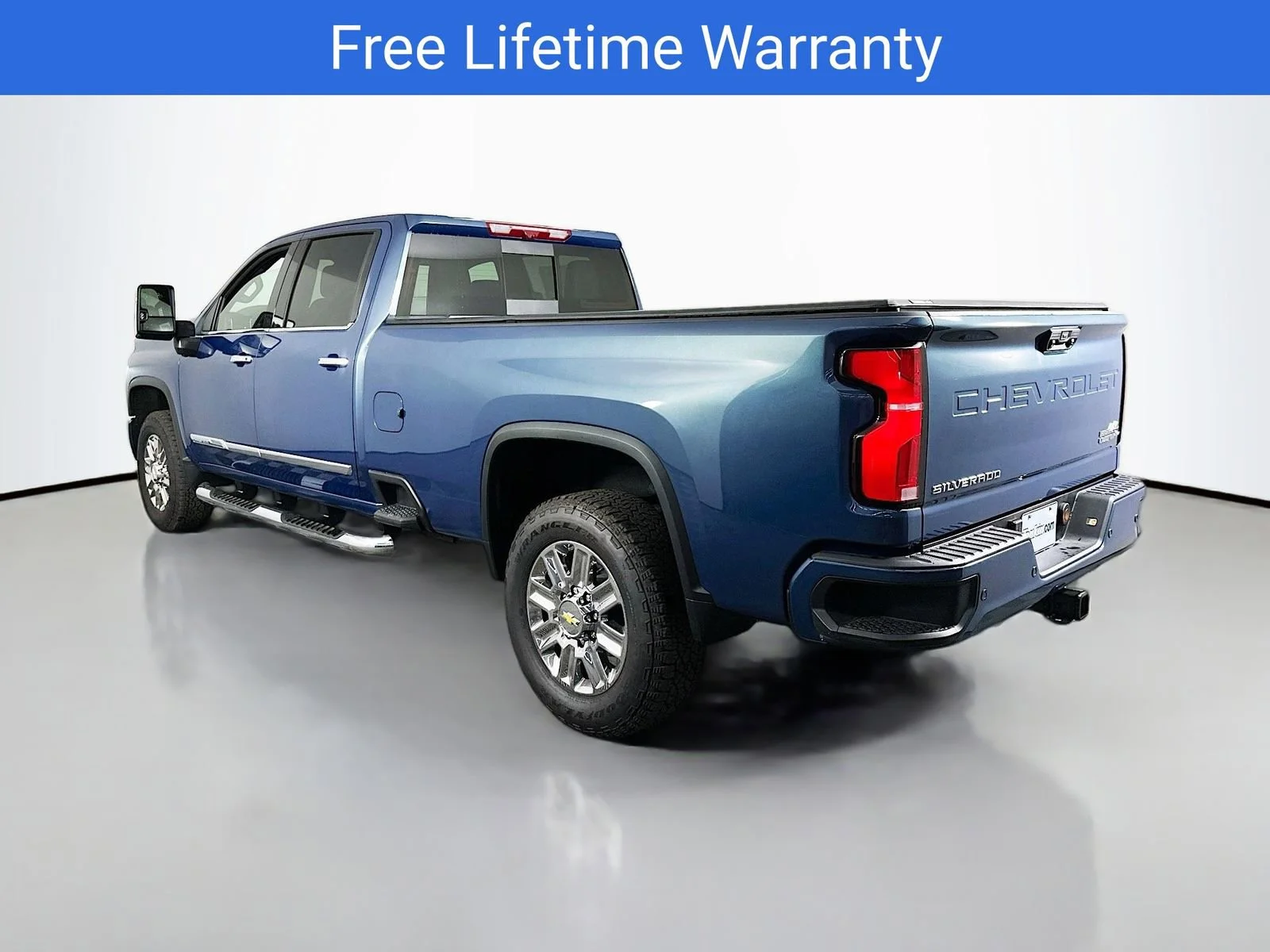 New 2026 Lakeshore Blue Metallic Chevrolet High Country image 6