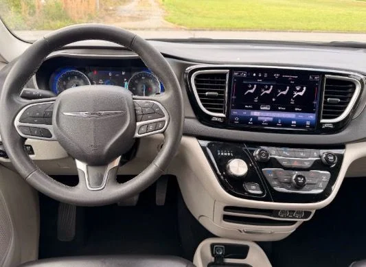 Used 2023 White Chrysler Touring L image 14