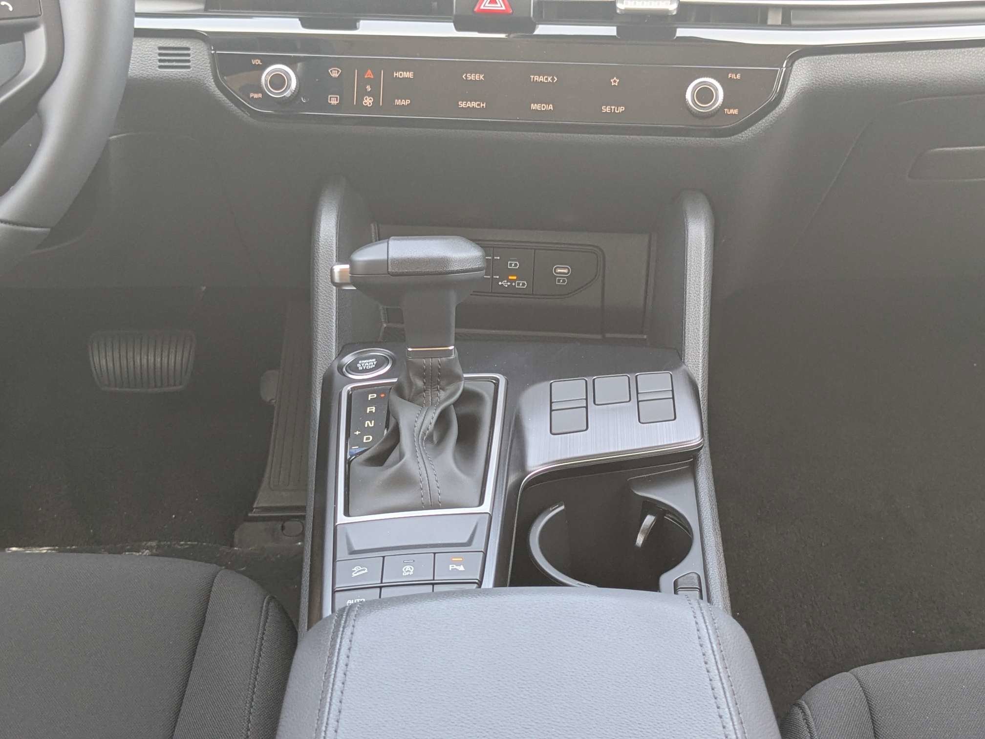 New 2026 Glacial White Pearl Kia LX image 22