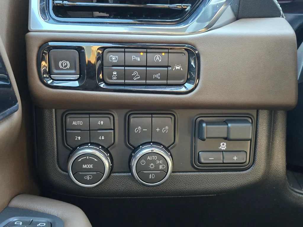 2026 GMC Yukon Denali Ultimate - Photo 18