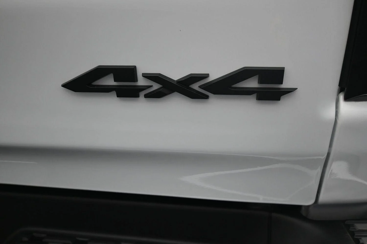 New 2026 Bright White Clear-Coat Exterior Paint RAM Laramie image 17