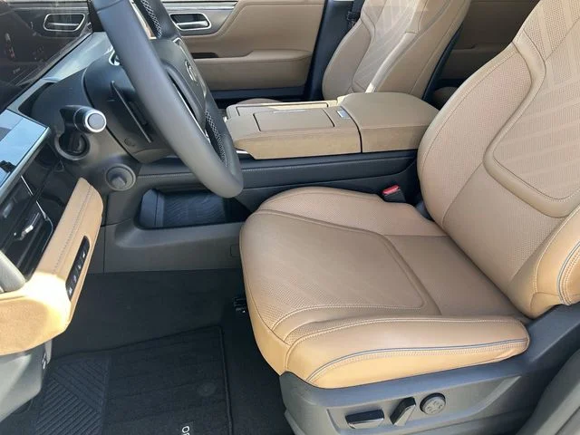 New 2027 RADIANT WHITE INFINITI Luxe 4WD image 21
