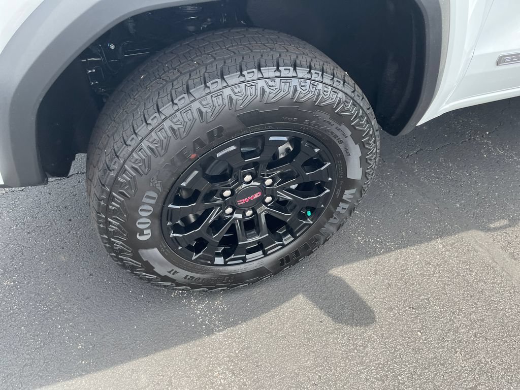 New 2026 Summit White GMC Elevation image 9