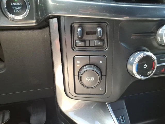 Used 2023 Silver Ford XLT image 29