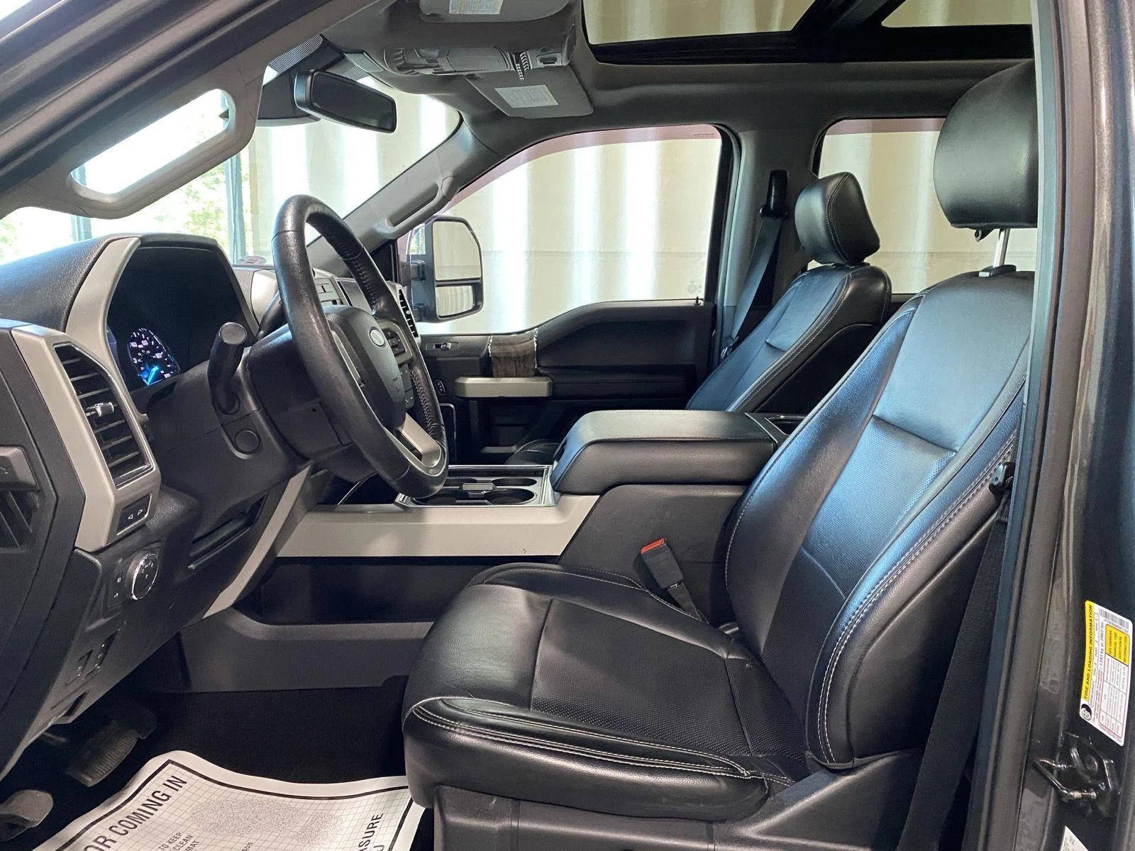 Used 2019 Magnetic Ford LARIAT image 7
