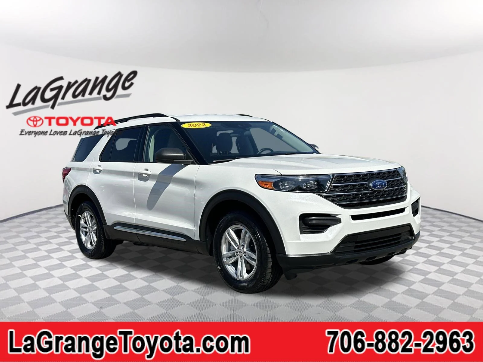 2022 Ford Explorer XLT RWD's photo