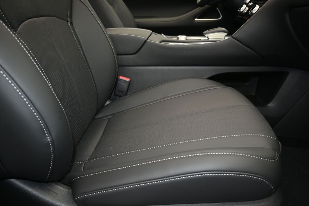 New 2027 RADIANT WHITE INFINITI Luxe FWD image 26