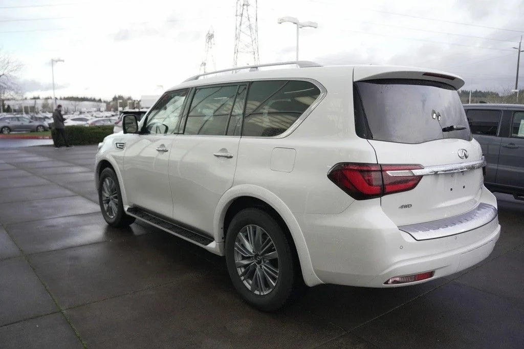 Used 2024 Moonstone White INFINITI LUXE image 7