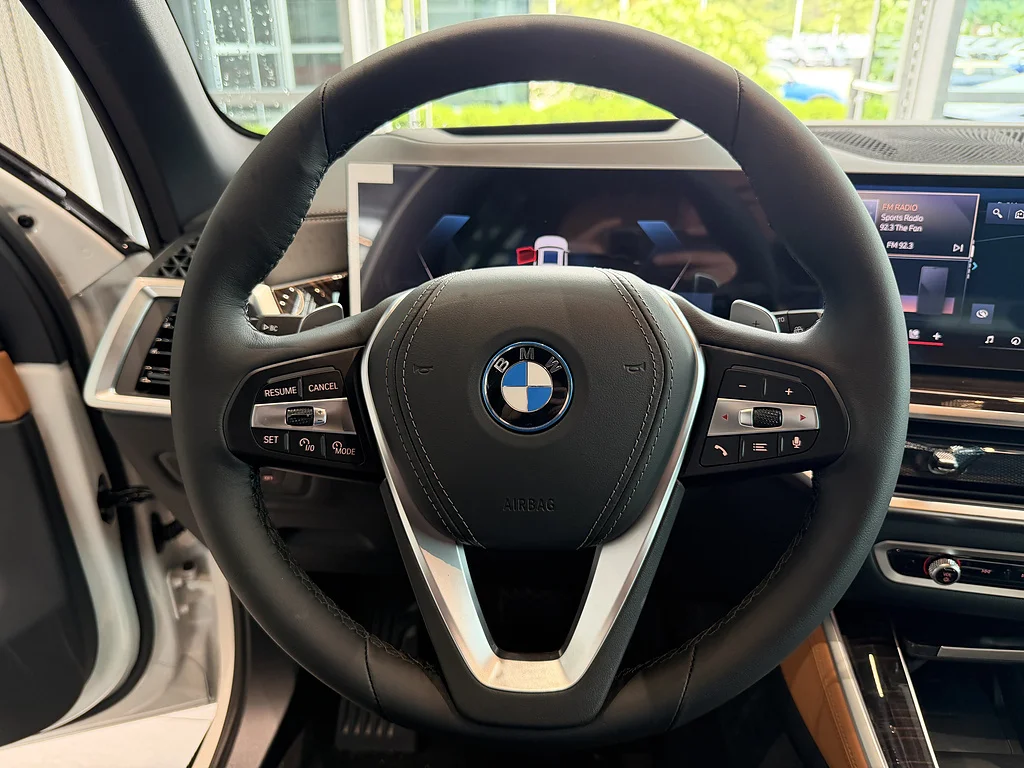 New 2026 Mineral White Metallic BMW xDrive50e image 9