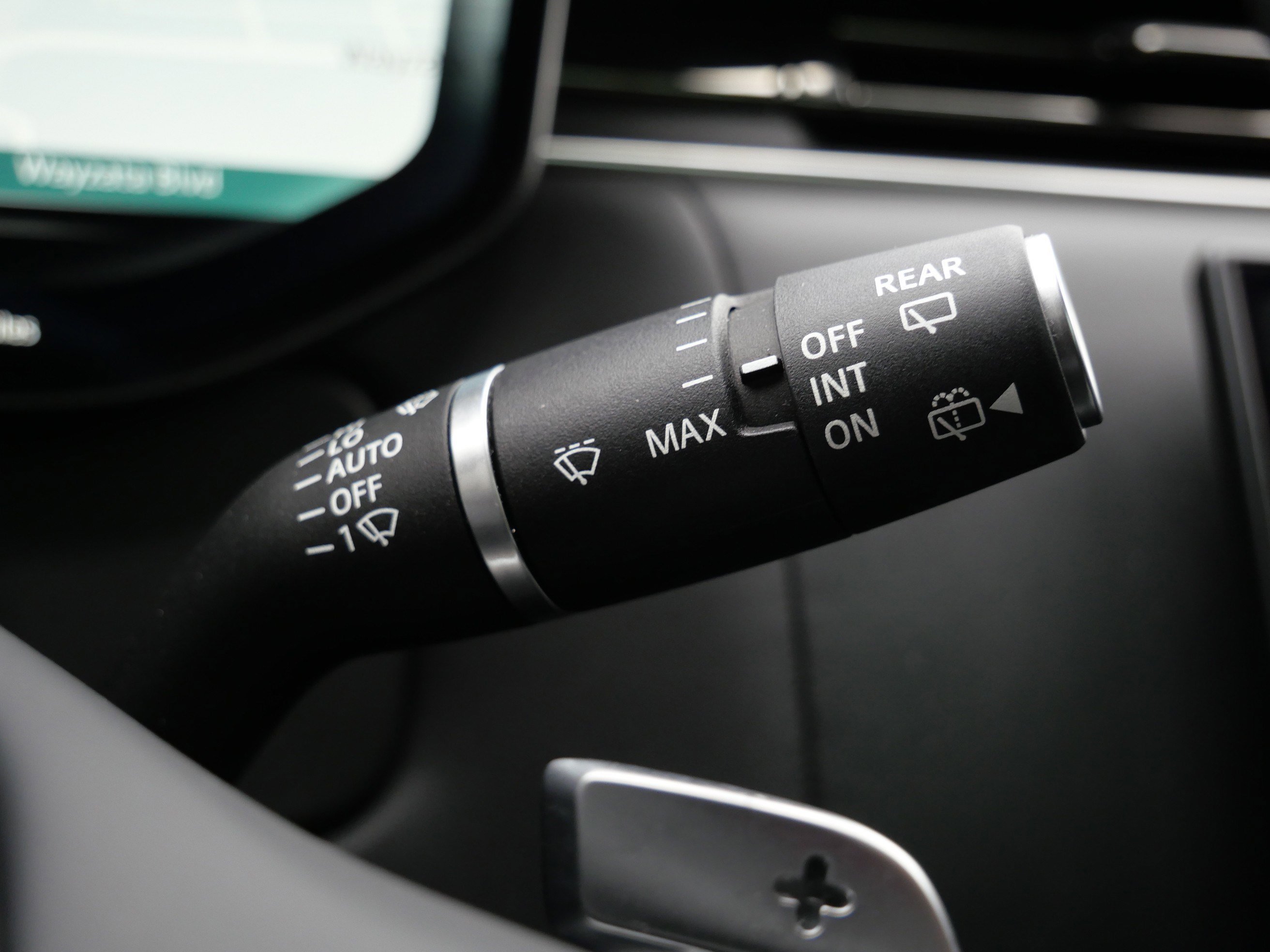 Used 2023 EIGER GREY Land Rover Autobiography image 28