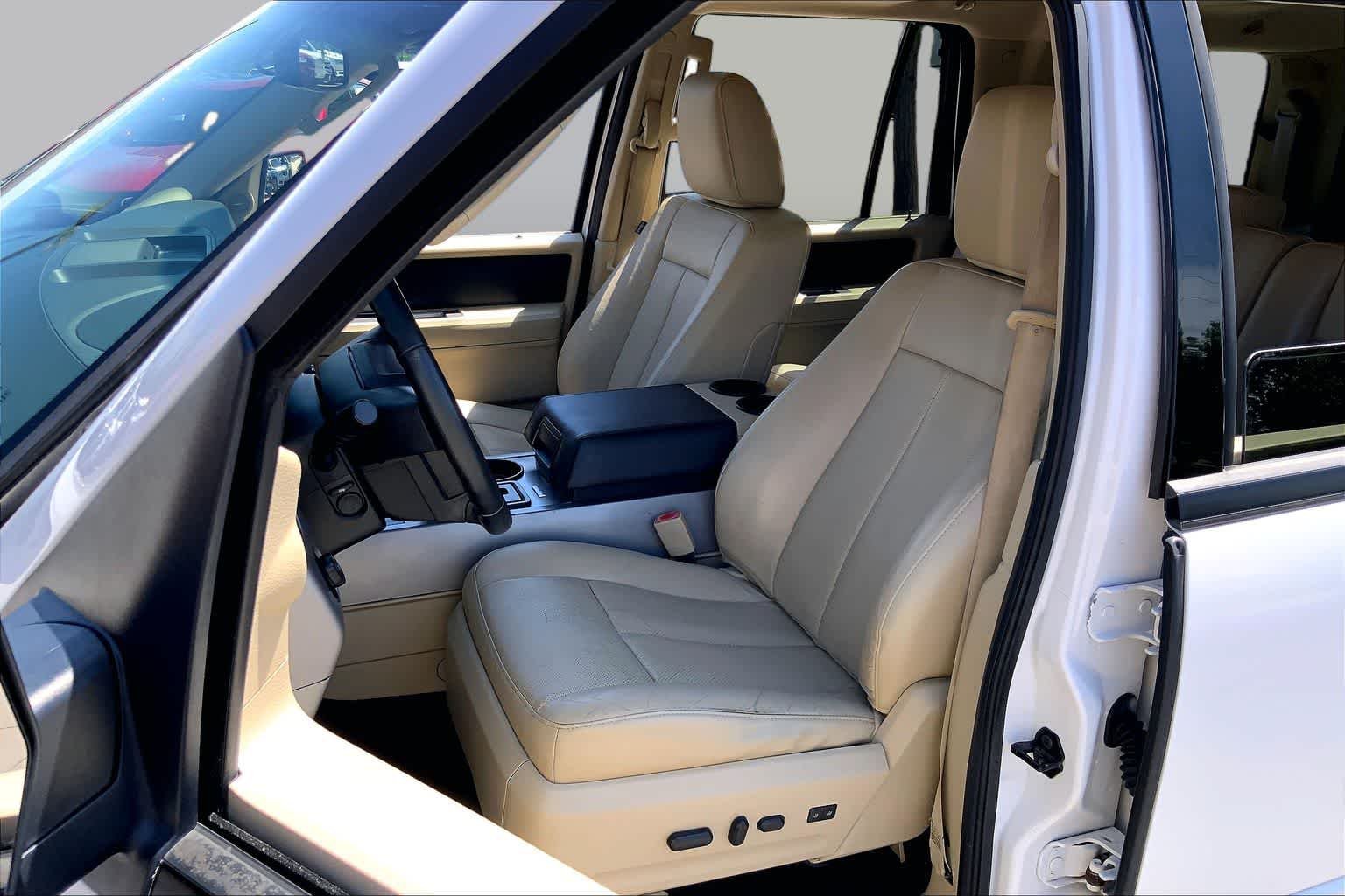 Used 2017 White Platinum Metallic Tri-Coat Ford XLT image 8