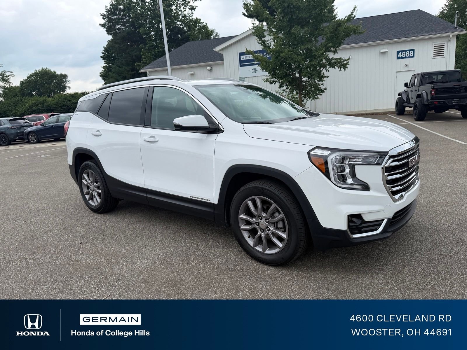 Used 2024 Summit White GMC SLT image 3