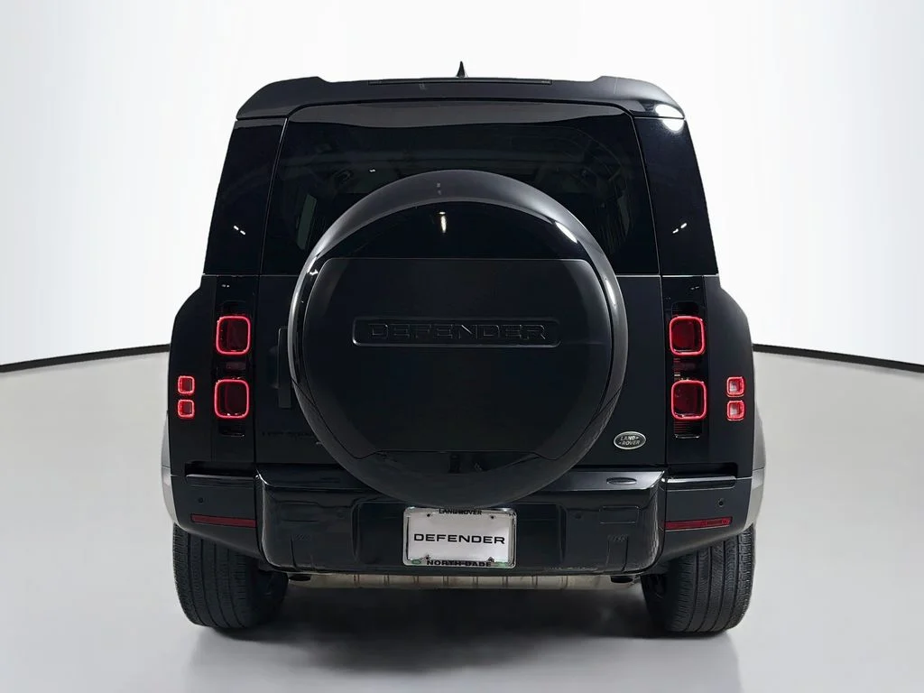 Used 2023 Gray Land Rover SE image 6