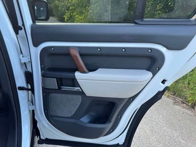 2024 Land Rover Defender X-Dynamic SE - Photo 16