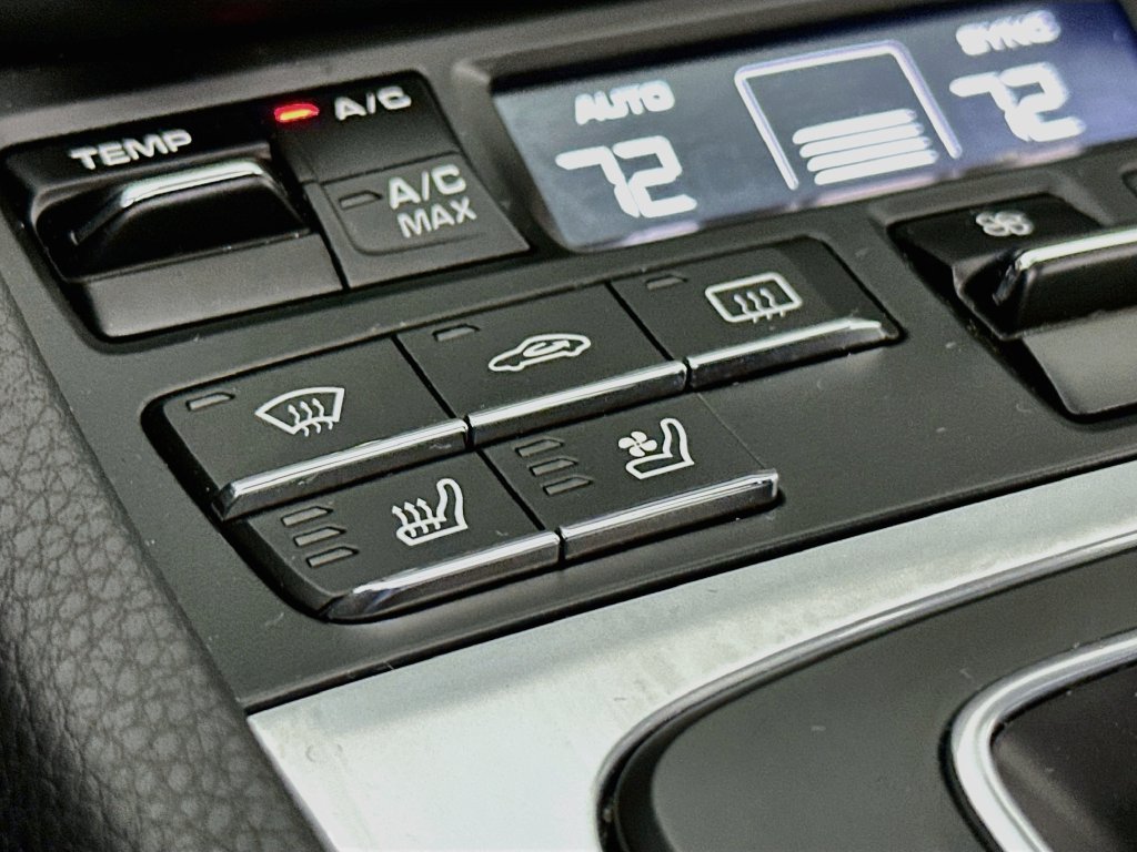 Used 2019  Porsche S image 19