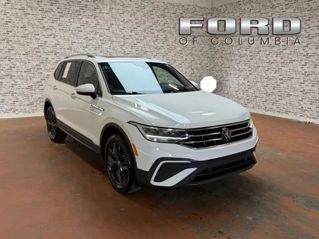 Used 2024 White Volkswagen 2.0T SE image 1