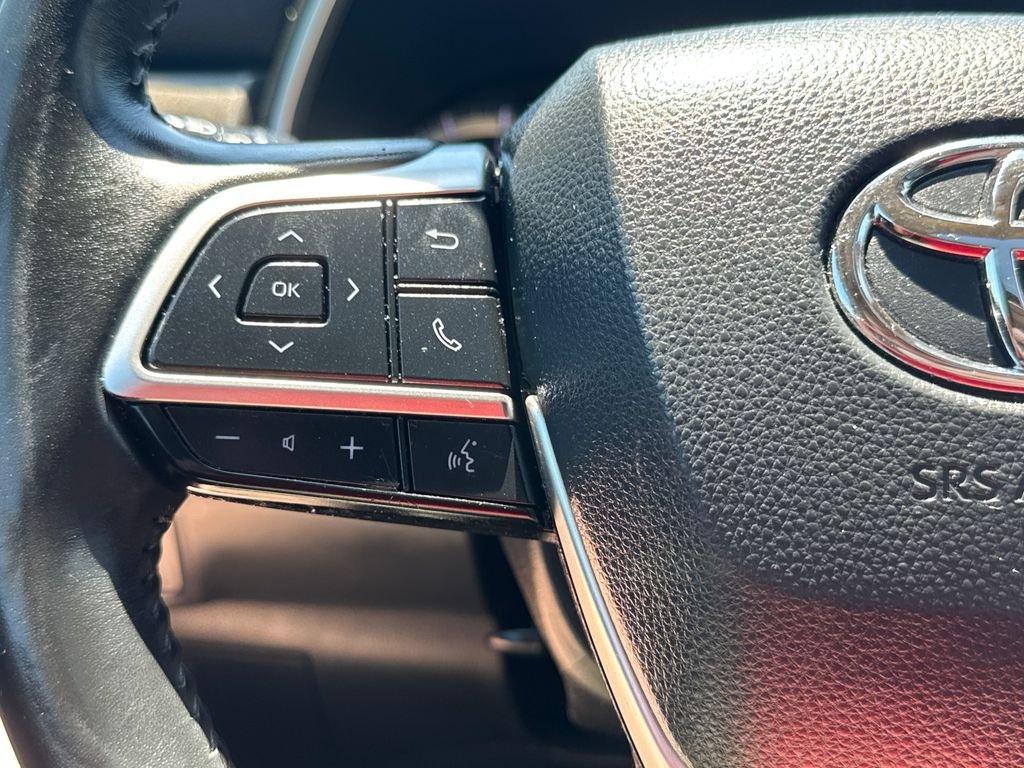 Used 2022 Gray Toyota XLE image 22