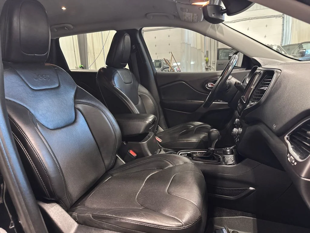 Used 2019 Black Jeep Limited image 35