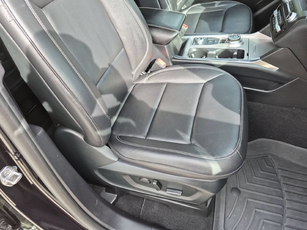 Used 2020 Black Ford XLT image 29