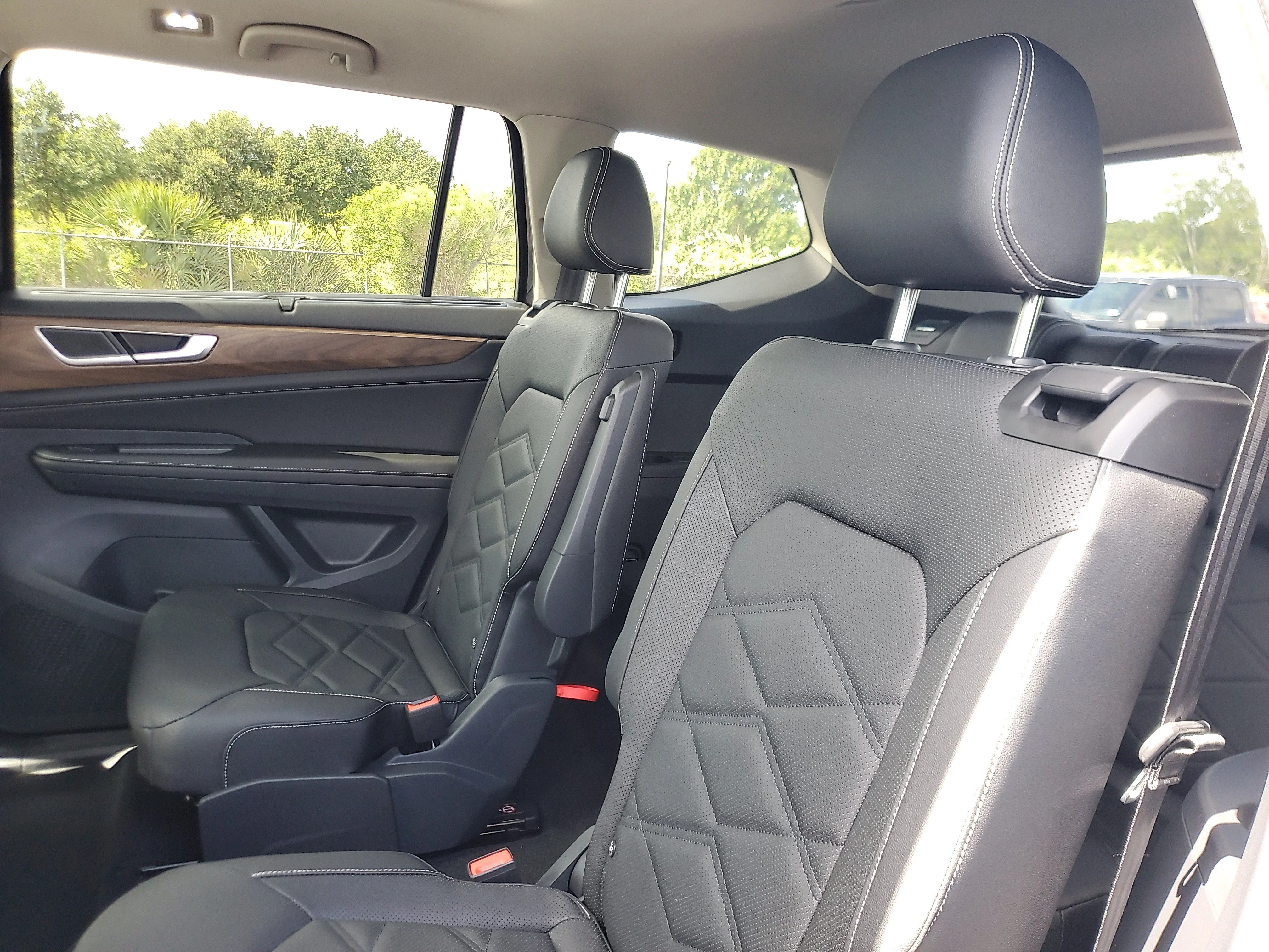 New 2026 Black Volkswagen 2.0T SE w/Technology image 9