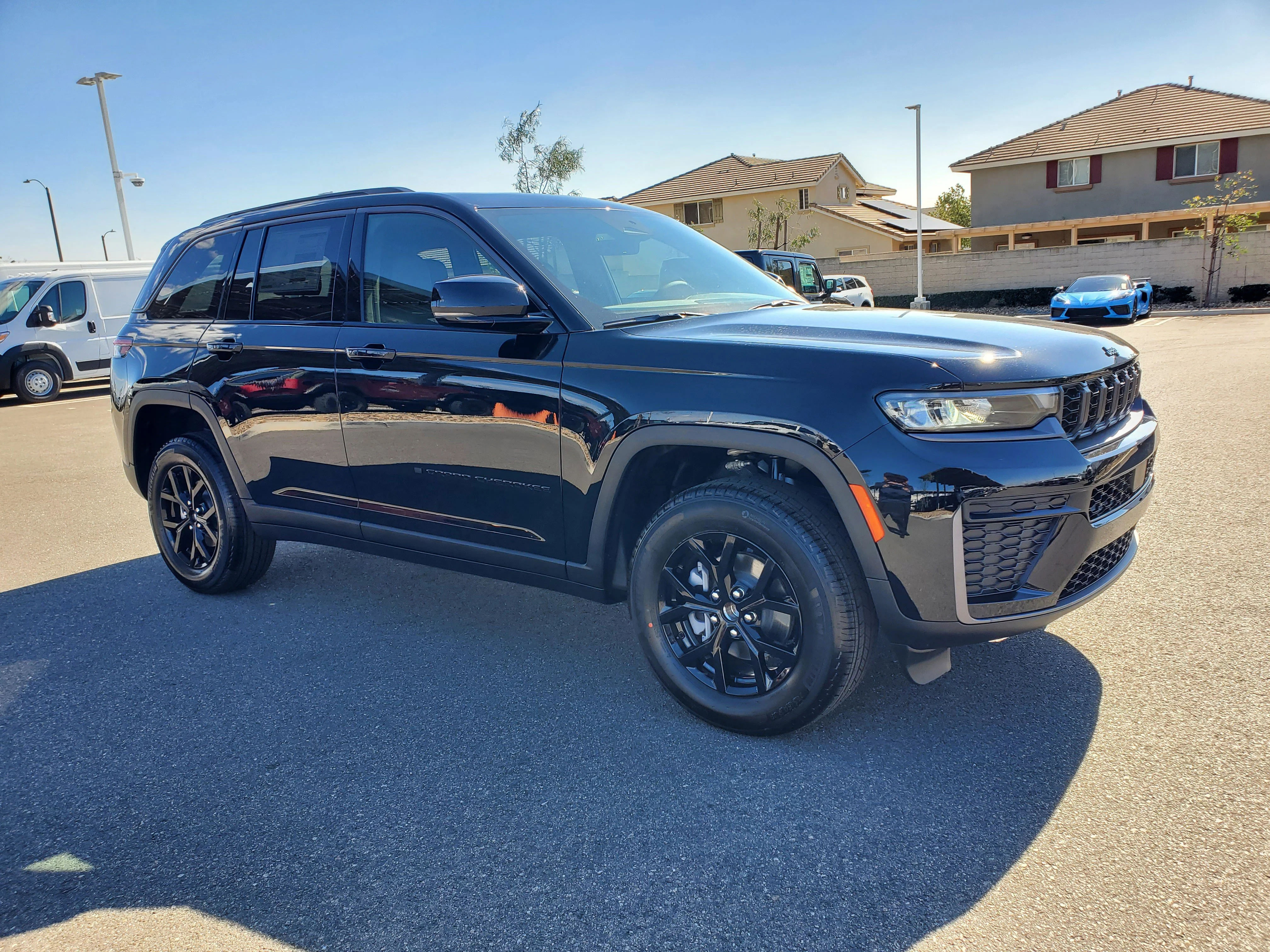 New 2026 Diamond Black Crystal Pearlcoat Jeep Altitude image 8