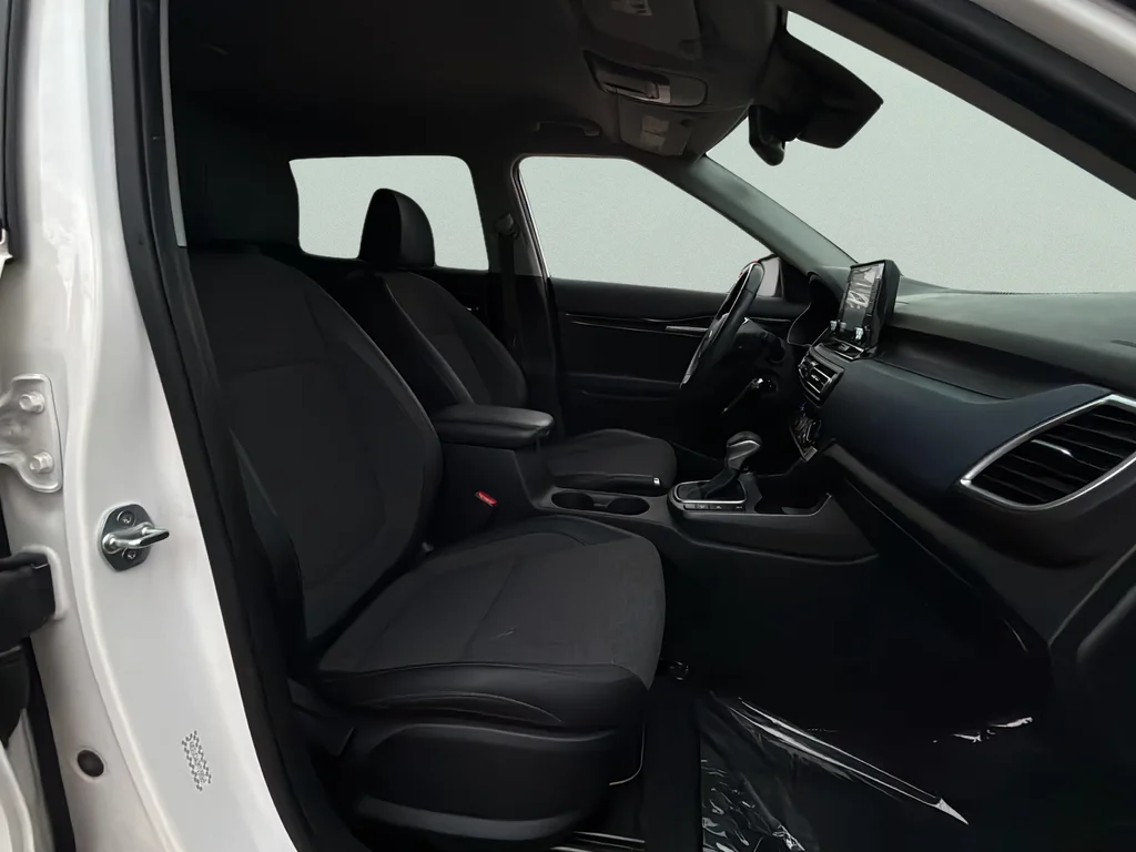 Used 2021 Snow White Pearl Kia S image 21