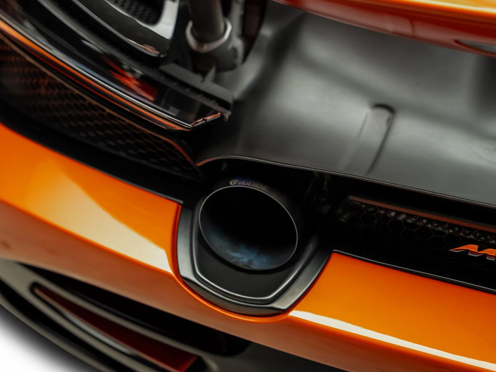 Used 2022 Orange McLaren Performance image 21