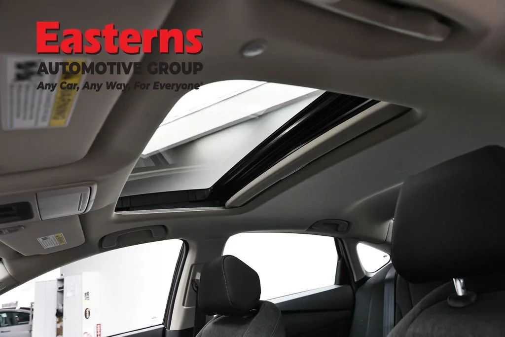 Used 2025 Gray Honda SE image 32