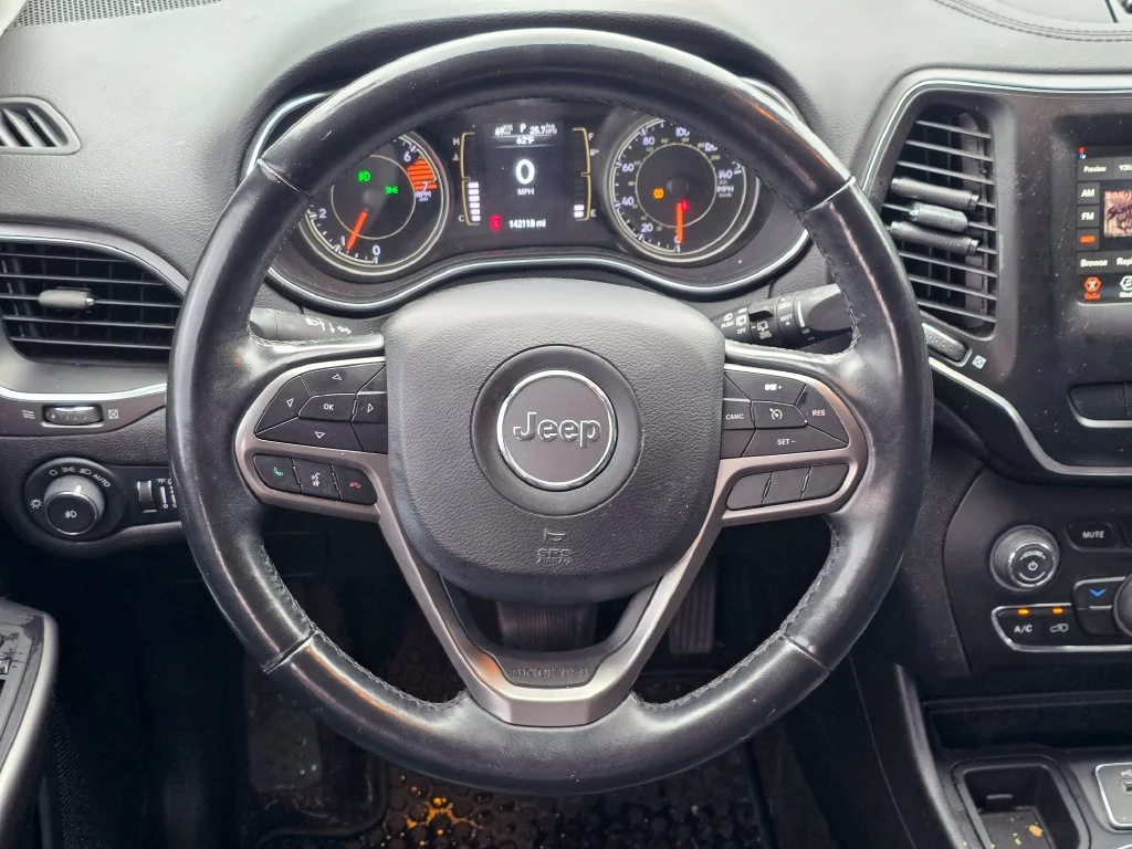 Used 2019 Black Jeep Latitude Plus image 8