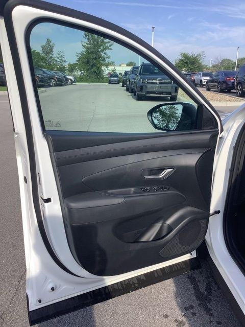 New 2026 White Hyundai SE image 18