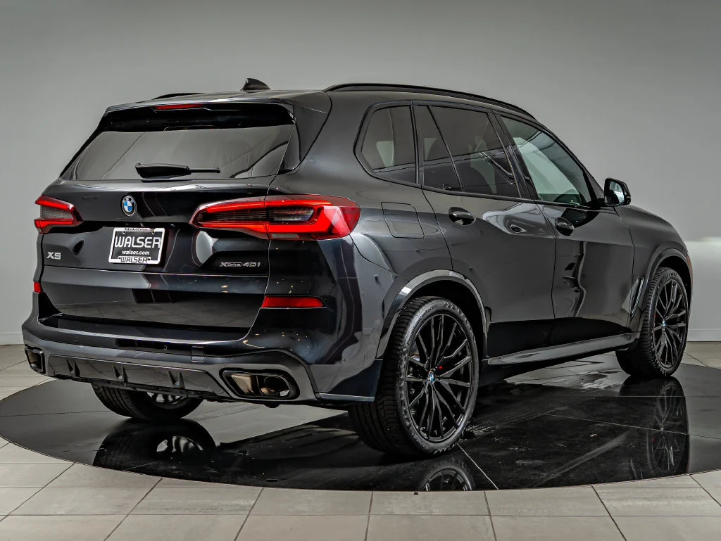 Used 2023 Black Sapphire Metallic BMW xDrive40i image 5