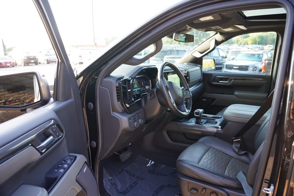 Used 2023 Black Chevrolet ZR2 image 15