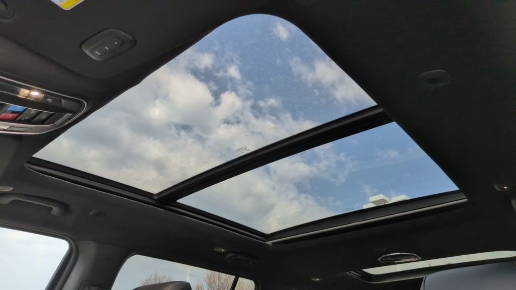 New 2026 Bright White Clear-Coat Exterior Paint Jeep Limited Altitude image 24