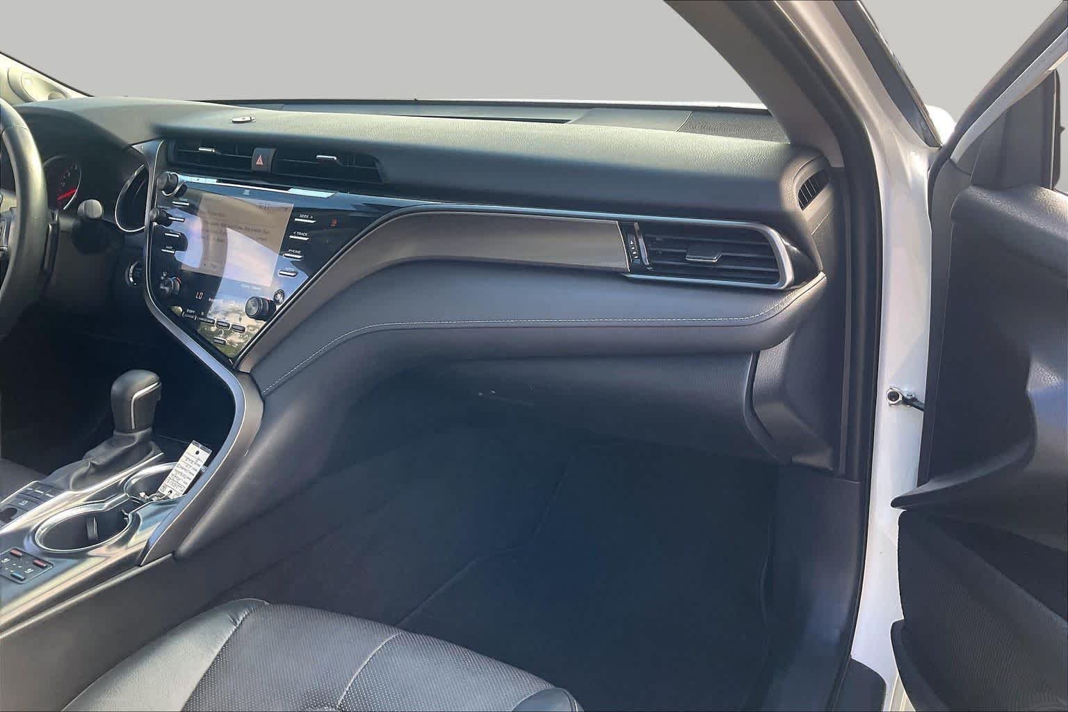 Used 2020 Wind Chill Pearl/Midnight Black Metallic Toyota XSE V6 image 16