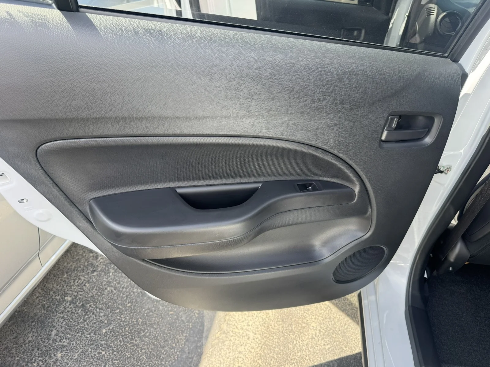 Used 2024 White Mitsubishi ES image 20