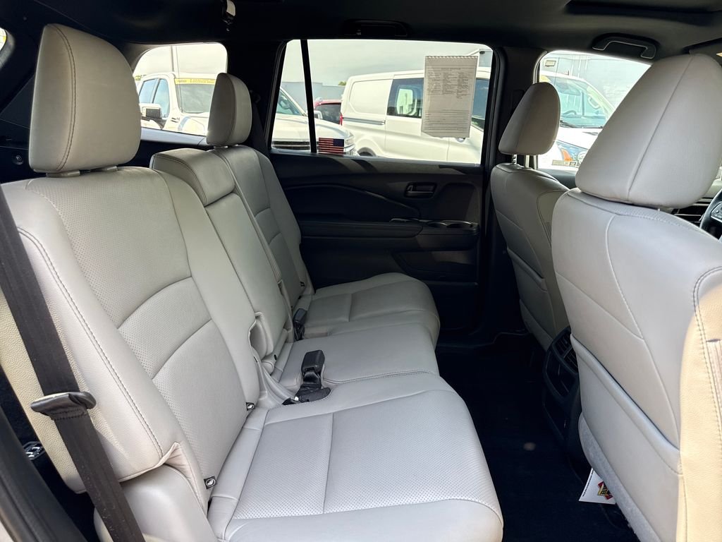 Used 2022 Silver Honda EX-L image 21