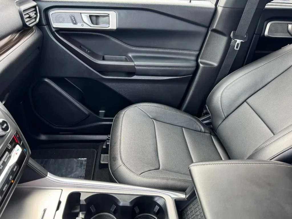Used 2020 Agate Black Metallic Ford Limited image 15