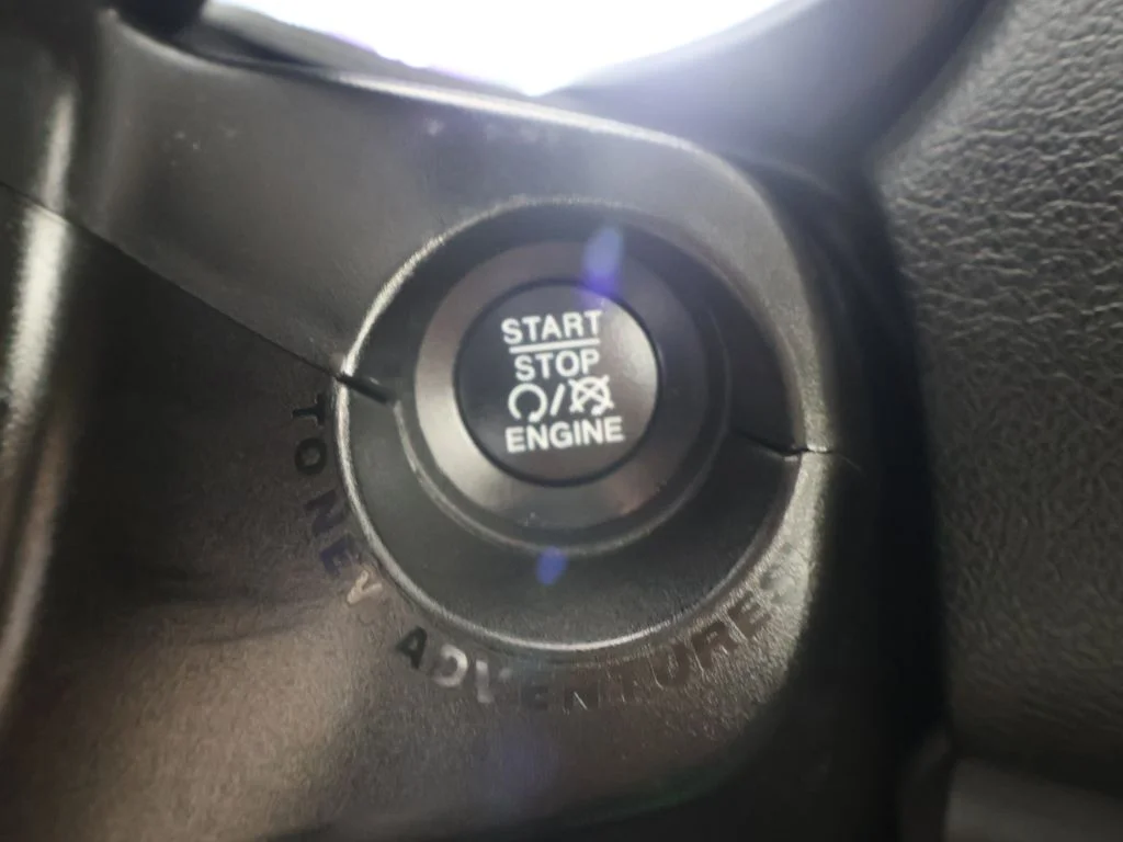 Used 2018 White Jeep Latitude image 33