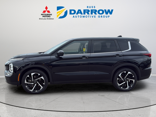 Used 2022 Black Mitsubishi SE image 2