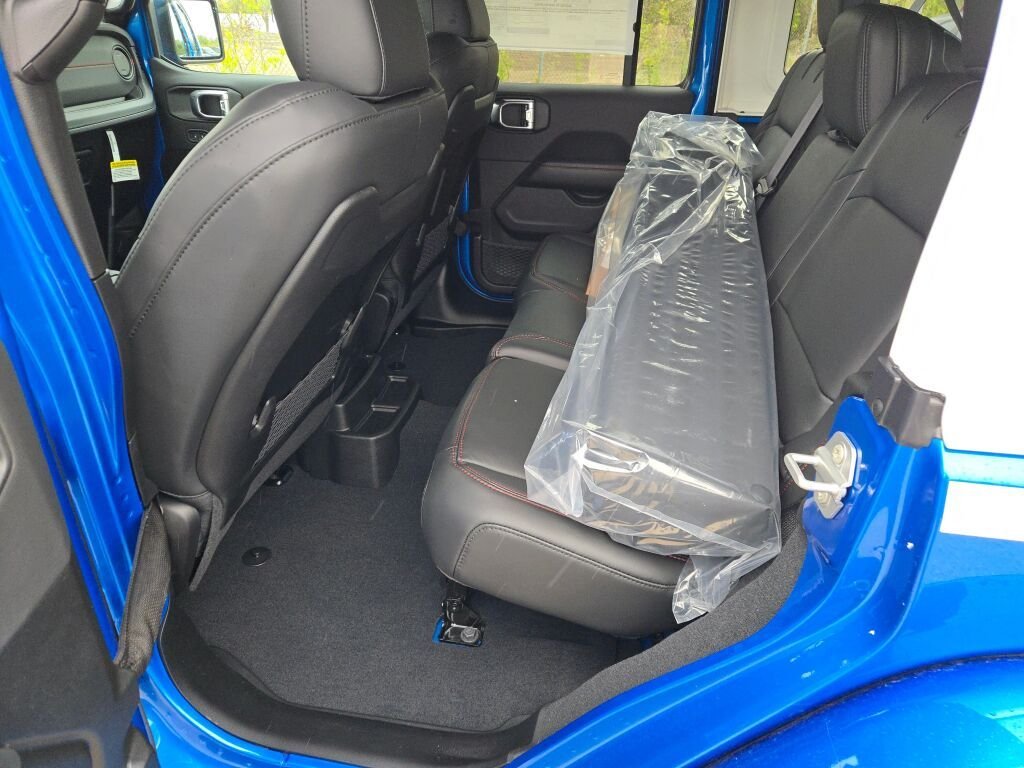 New 2026 Hydro Blue Pearl-Coat Exterior Paint Jeep Rubicon image 18