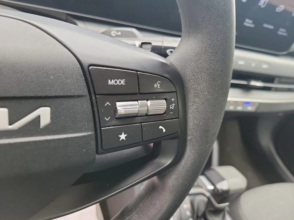 2025 Kia K4 LXS - Photo 28