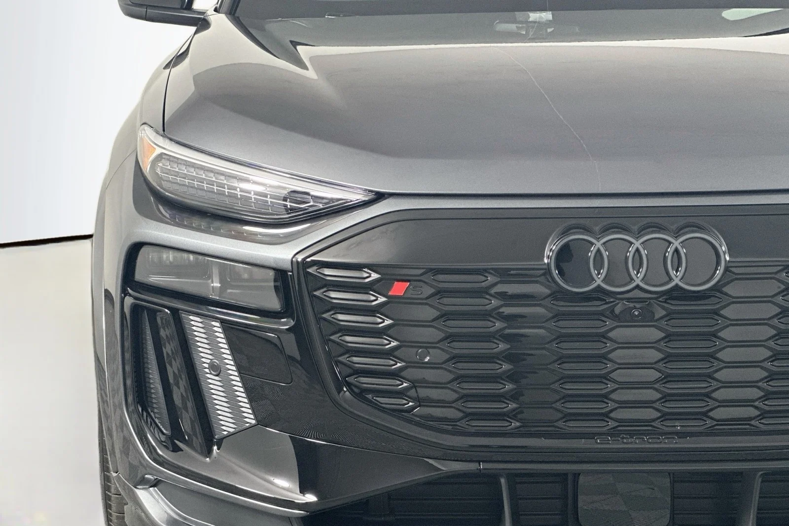 New 2027 Daytona Gray Pearl Effect Audi Premium Plus image 15
