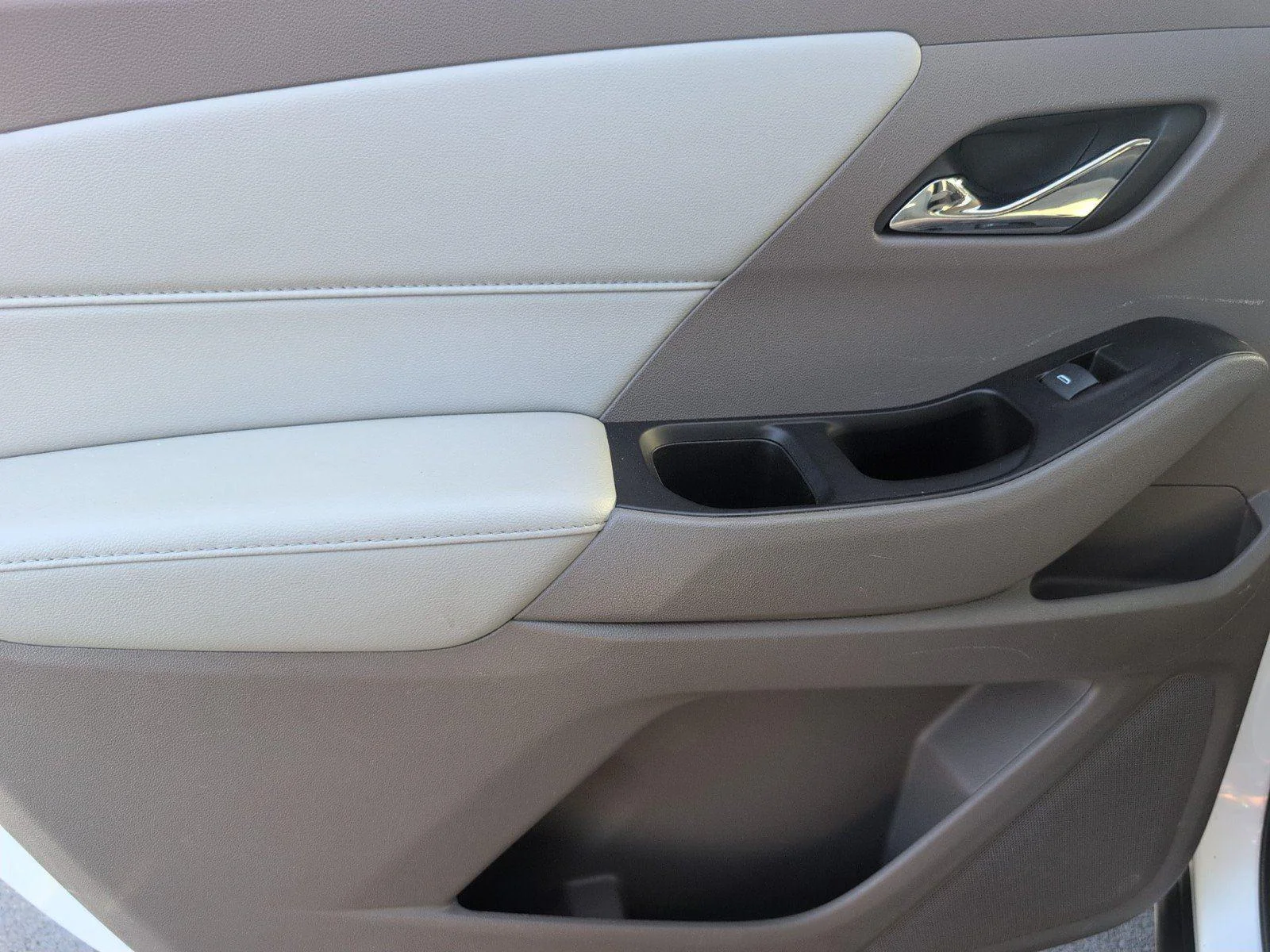 Used 2018 SUMMIT WHITE Chevrolet LT Cloth image 36