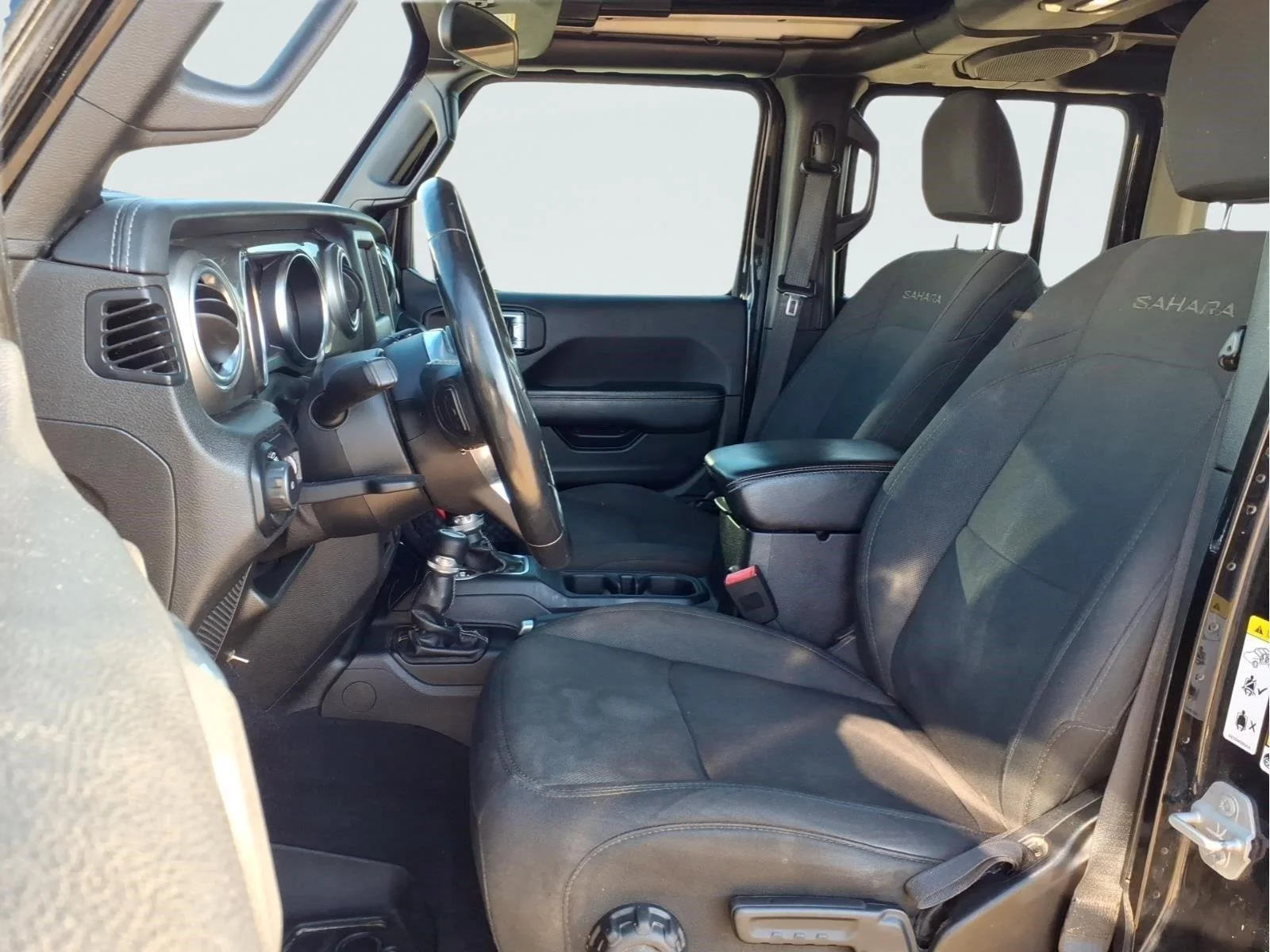 Used 2018 Black Jeep Sahara image 18