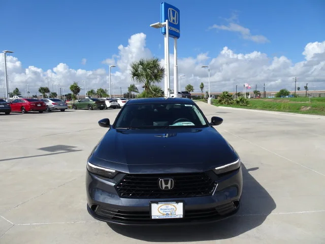New 2026 Meteorite Gray Metallic Honda SE image 2
