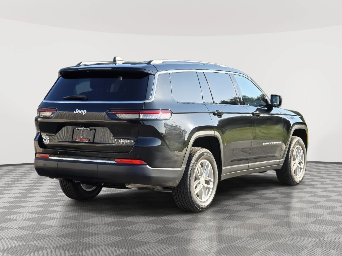 New 2026 Diamond Black Crystal Pearl-Coat Exterior Paint Jeep Laredo X image 7