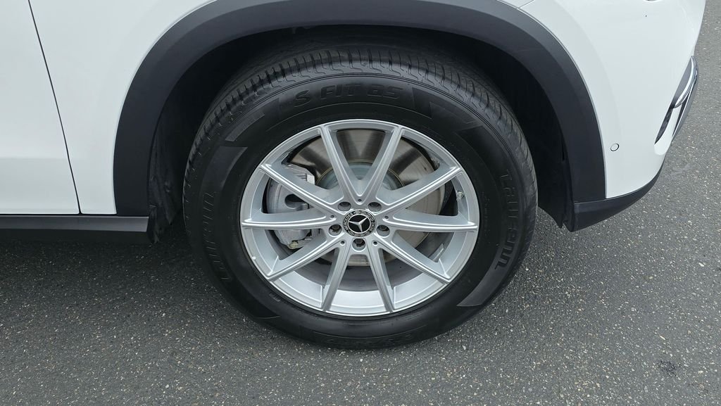 Used 2024 White Mercedes-Benz GLE 450e image 9